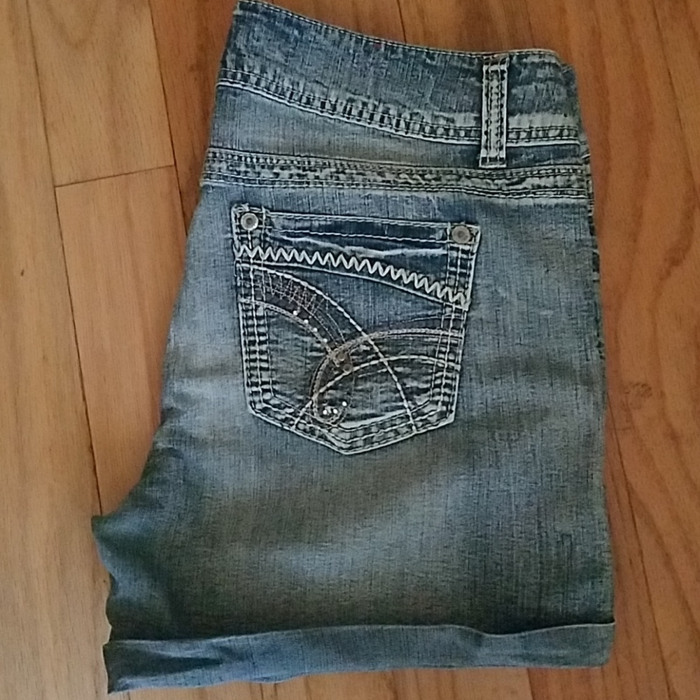 Wallflower shorts, bling rear pockets, size 13